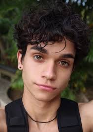 LUCAS DOBRE